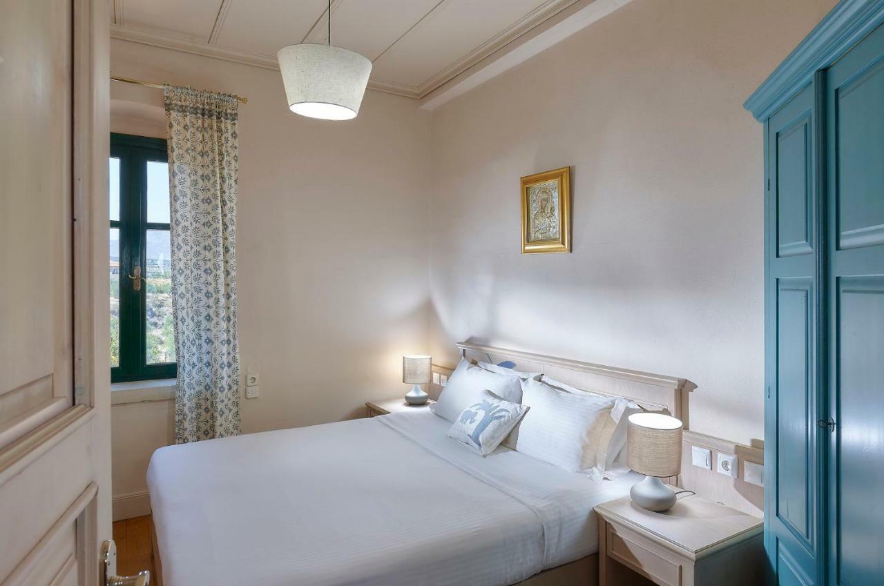 Castello Villa Daphnes - Private Pool & Whirlpool Dhafnes Екстериор снимка