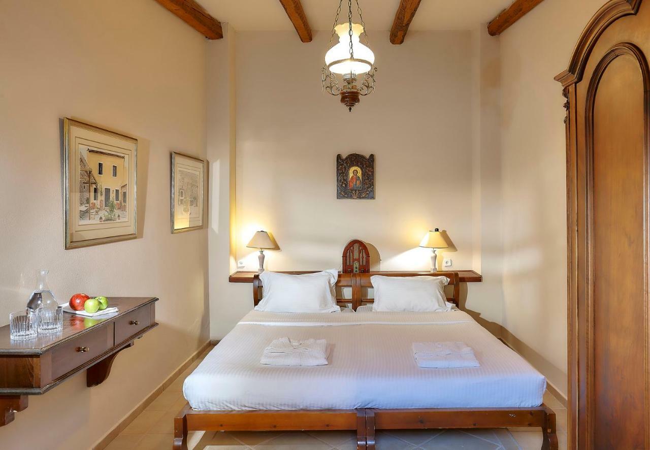 Castello Villa Daphnes - Private Pool & Whirlpool Dhafnes Екстериор снимка