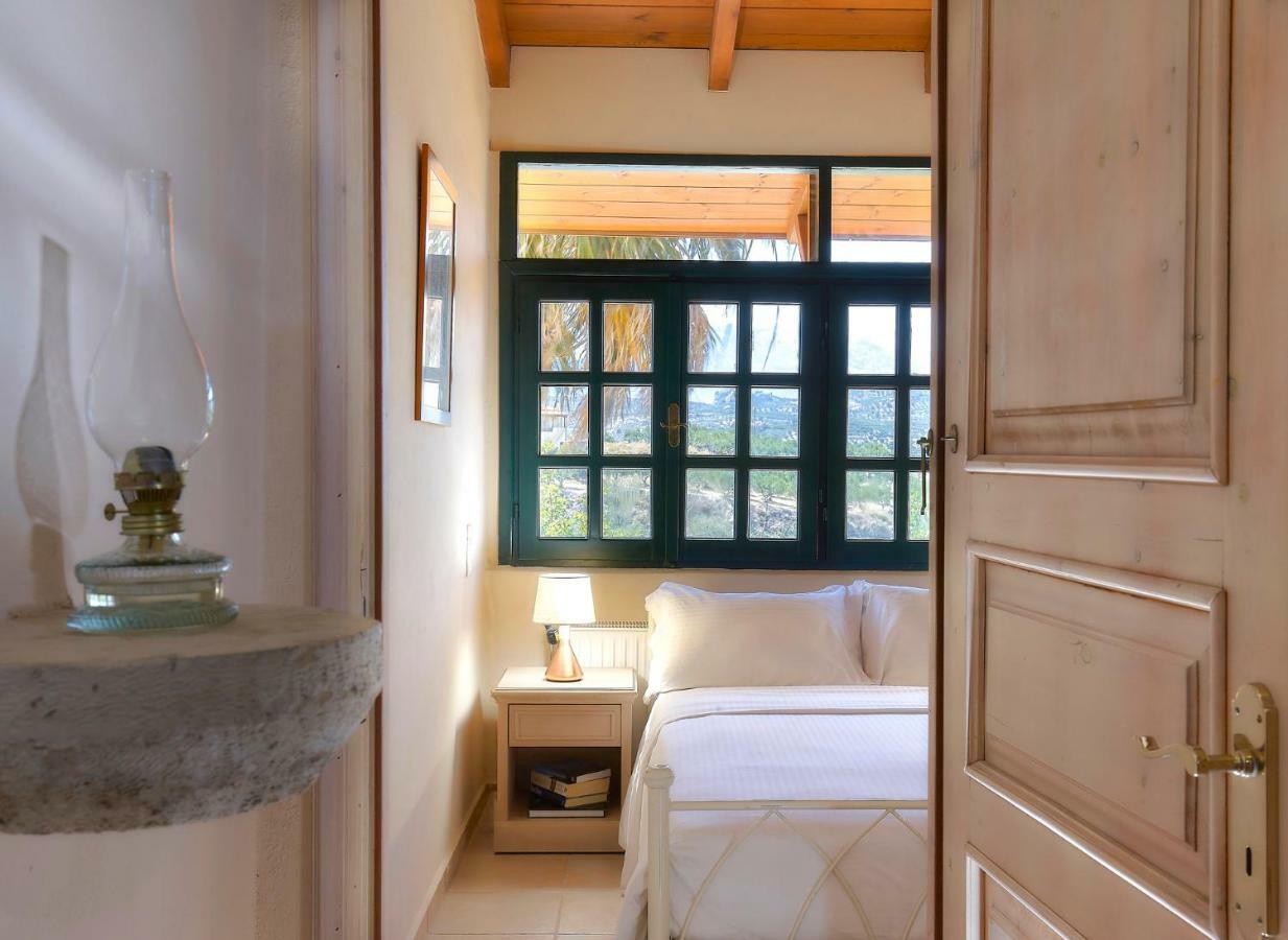 Castello Villa Daphnes - Private Pool & Whirlpool Dhafnes Екстериор снимка