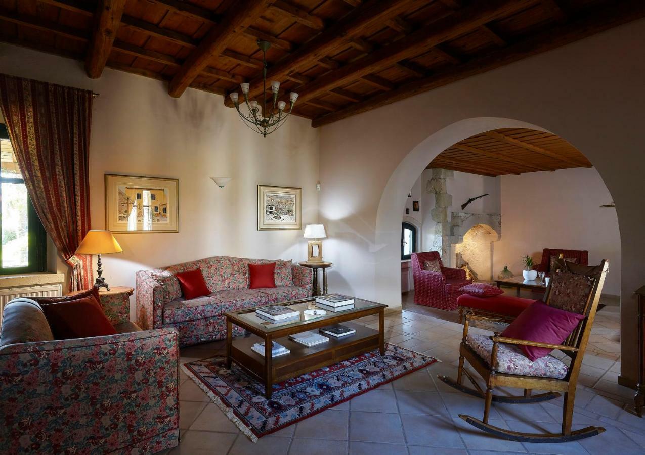 Castello Villa Daphnes - Private Pool & Whirlpool Dhafnes Екстериор снимка